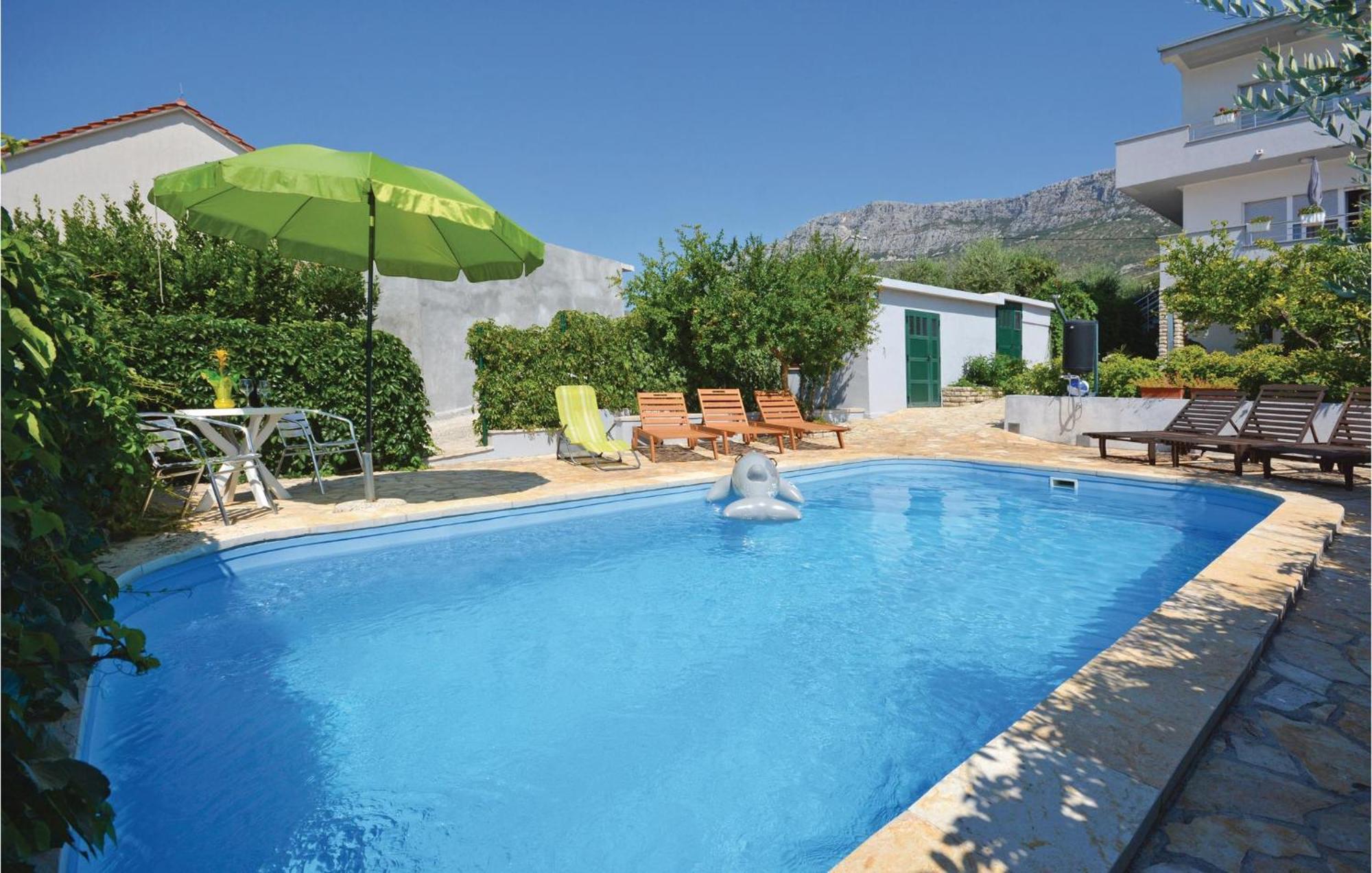 Amazing In Kastel Sucurac With Kitchen Kaštela